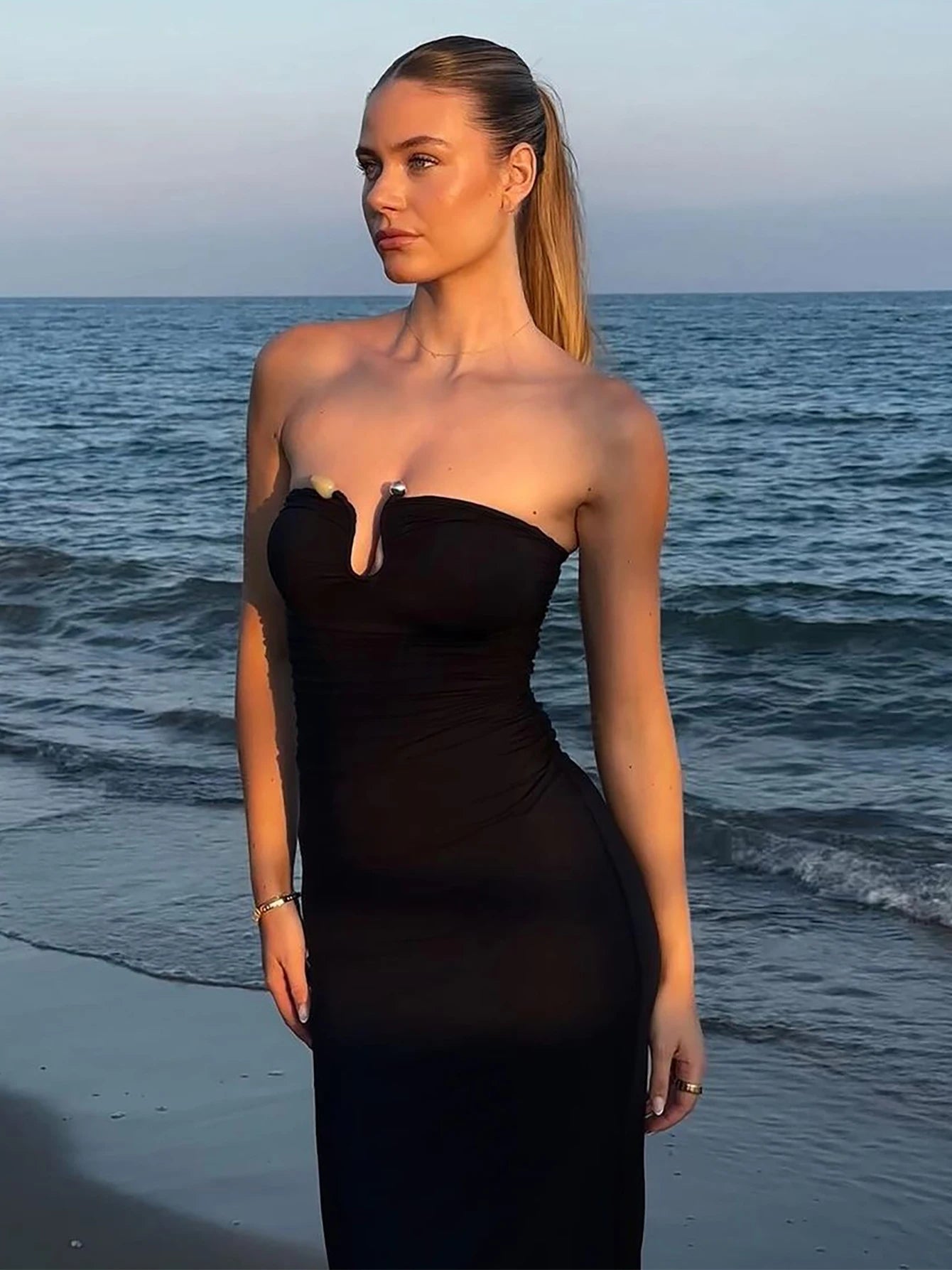 Well Tailored Dress with a Graceful Silhouette
