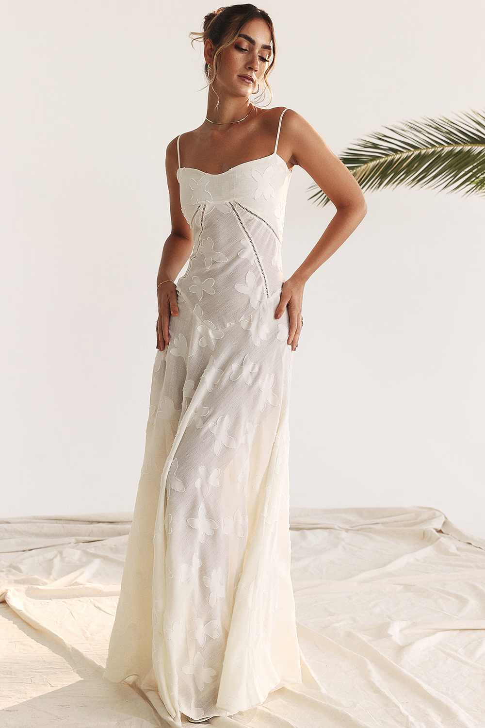 Beautifully Finished Dress in a Timeless Design