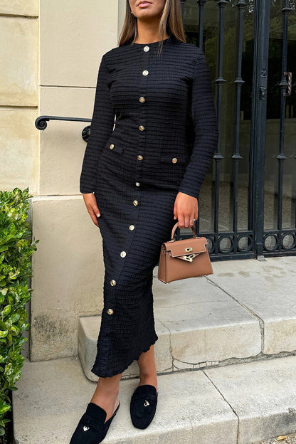 Effortlessly Elegant Dress with a Timeless Design