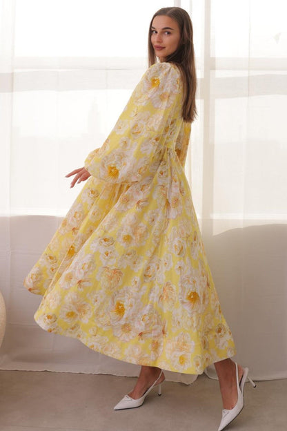 Effortlessly Elegant Dress with a Timeless Design