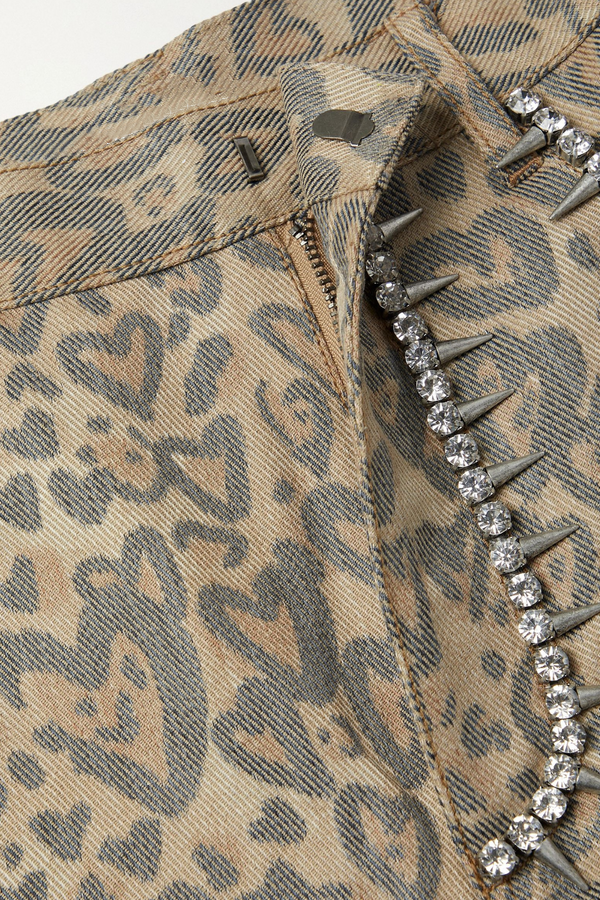 Effortlessly Elegant Garment with a Timeless Design