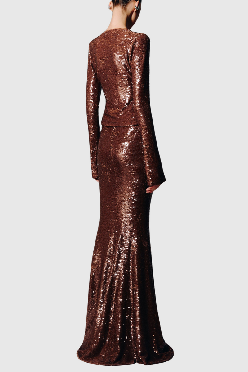 Well Tailored Garment with a Graceful Silhouette
