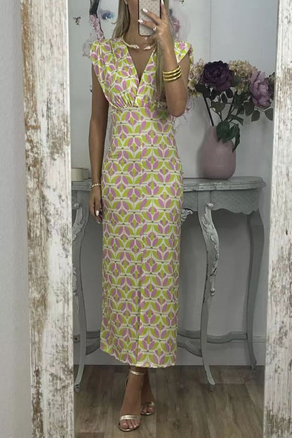 Effortlessly Elegant Dress with a Timeless Design