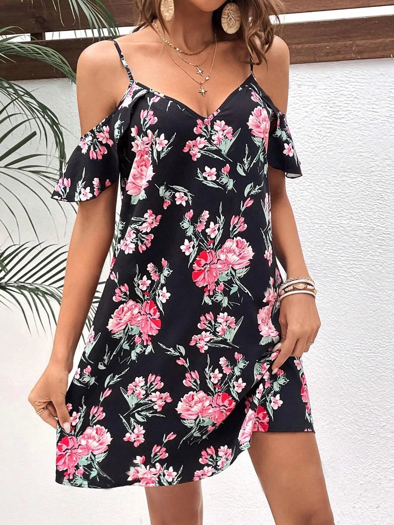 Effortlessly Elegant Dress with a Timeless Design