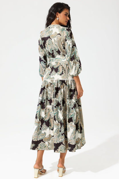Beautifully Finished Dress in a Timeless Design