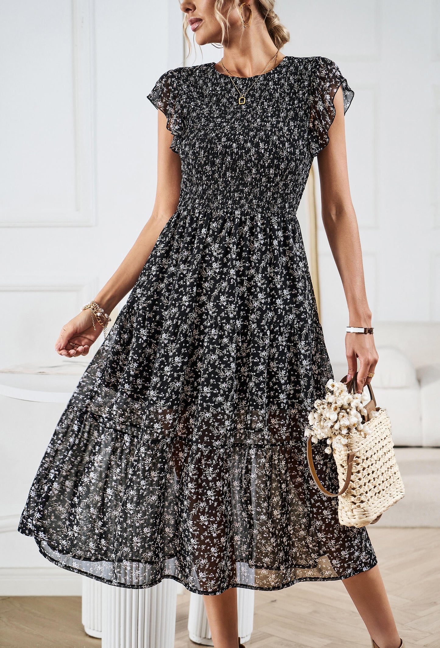 Effortlessly Elegant Dress with a Timeless Design