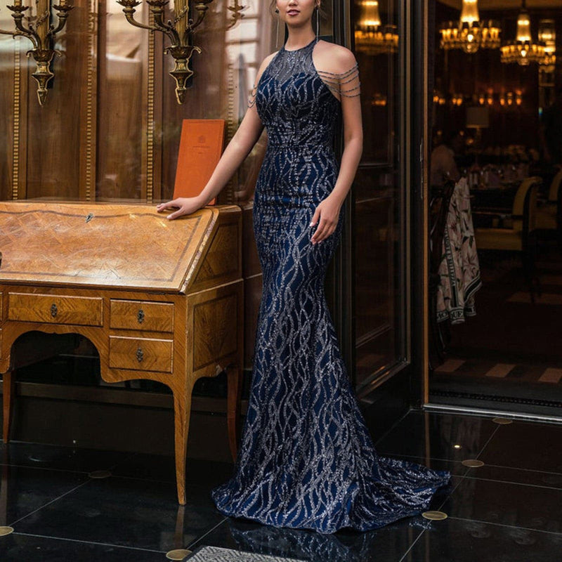 Well Tailored Dress with a Graceful Silhouette