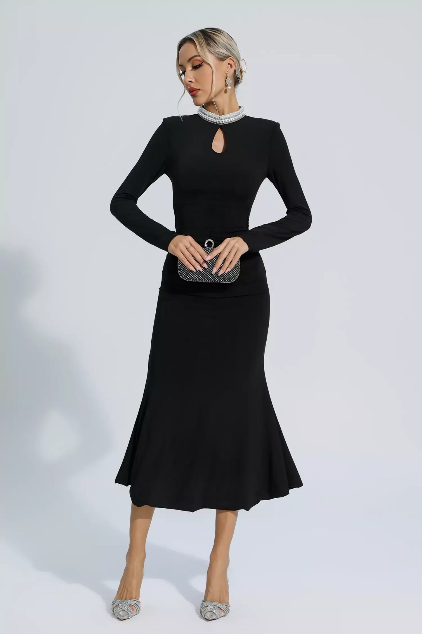 Well Tailored Dress with a Graceful Silhouette