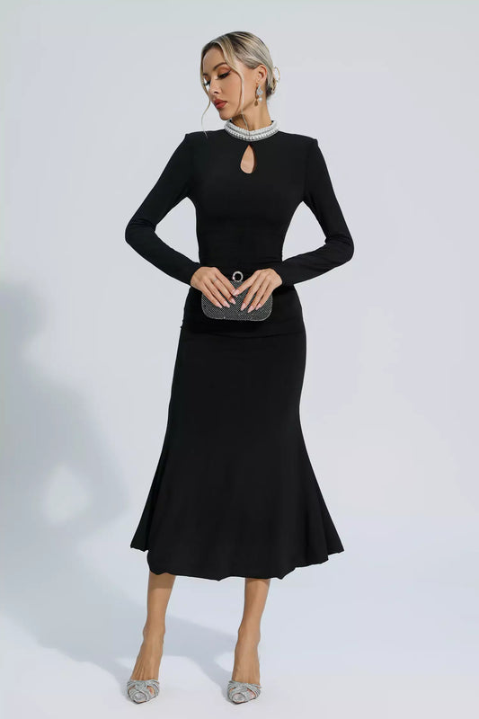 Well Tailored Dress with a Graceful Silhouette
