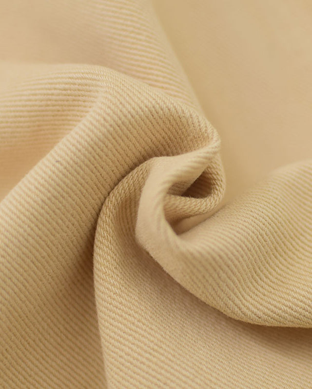 Effortlessly Elegant Pants with a Timeless Design