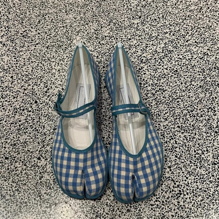 Classic Orthopedic Pumps with Timeless Style