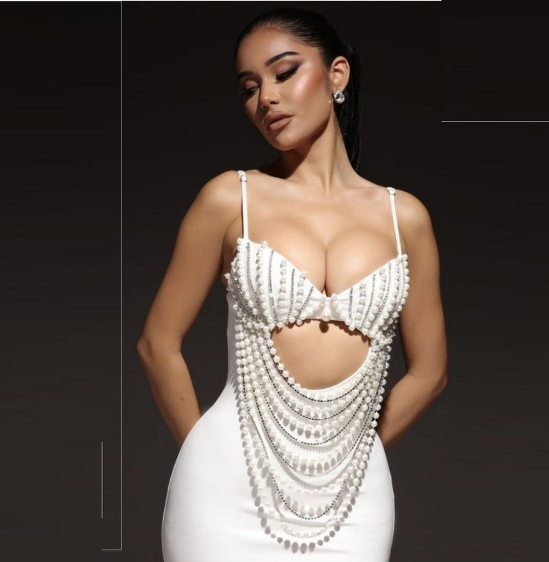 Beautifully Finished Dress in a Timeless Design