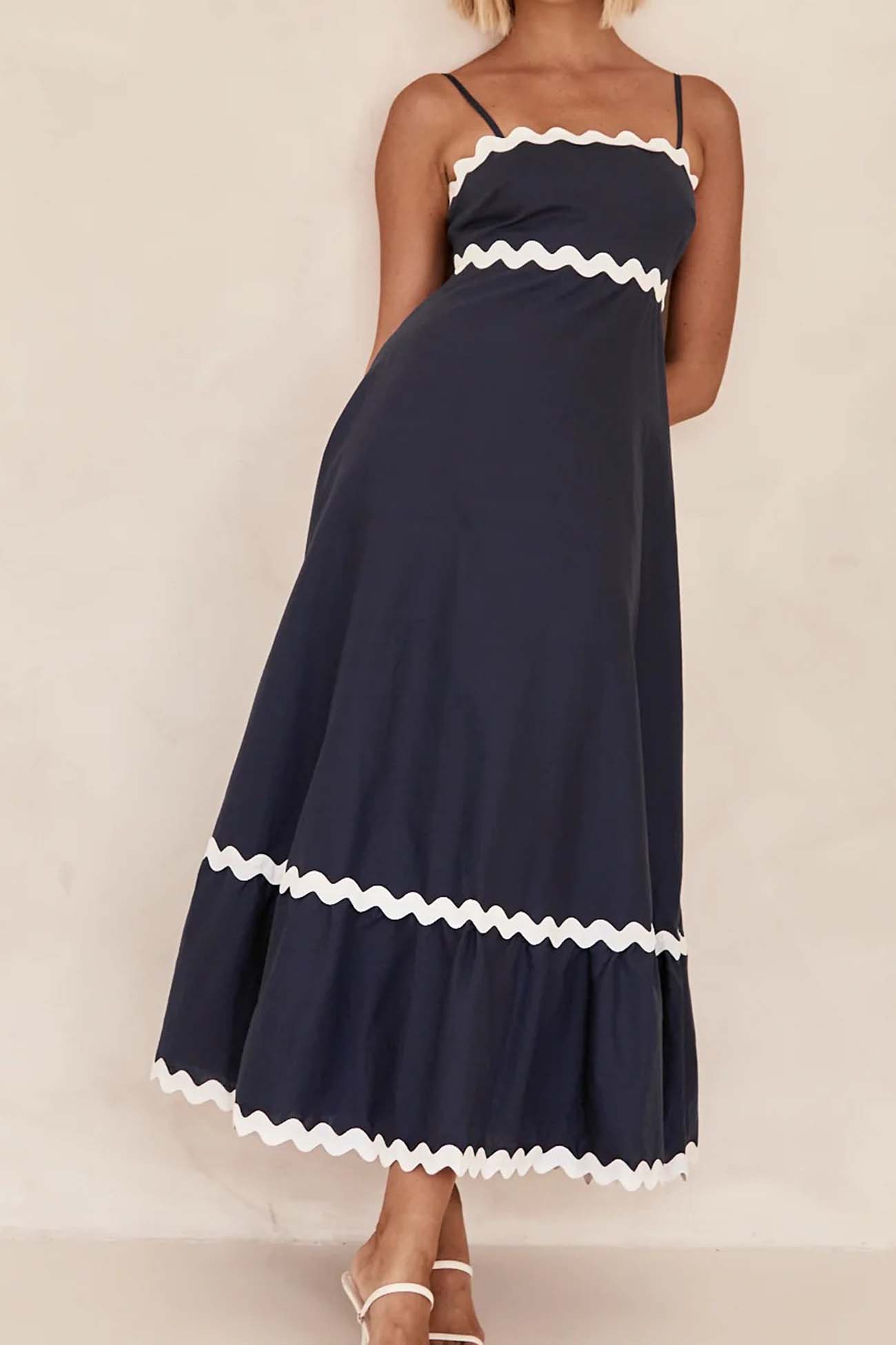 Beautifully Finished Dress in a Timeless Design