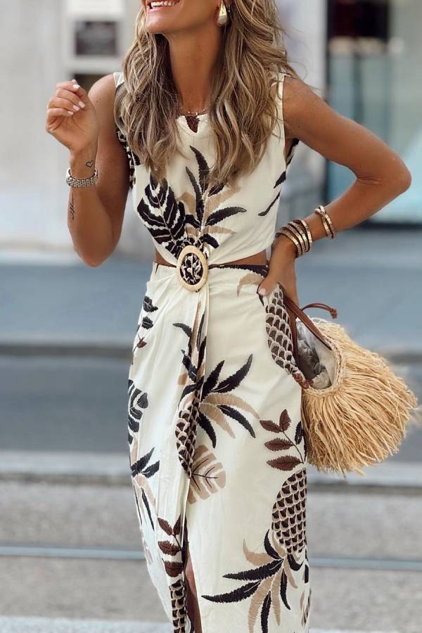 Effortlessly Elegant Dress with a Timeless Design
