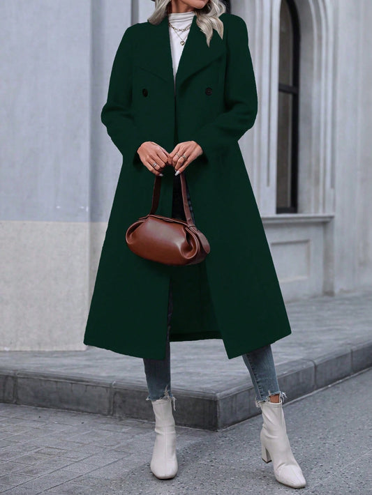 Well Tailored Coat with a Graceful Silhouette