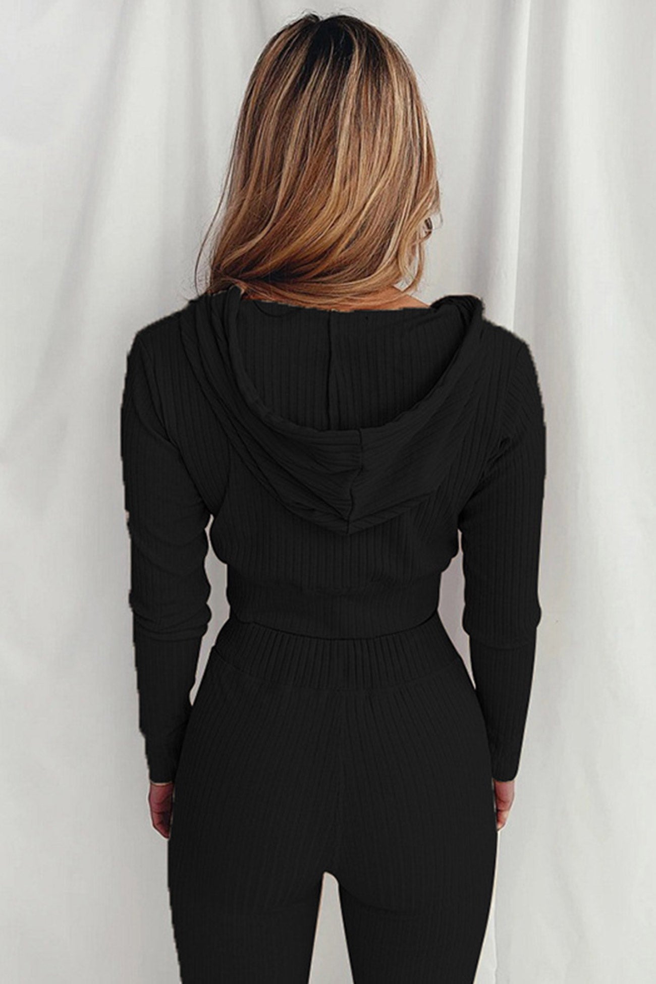 Effortlessly Elegant Pants with a Timeless Design