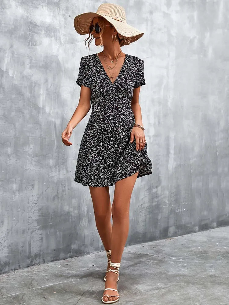 Effortlessly Elegant Dress with a Timeless Design