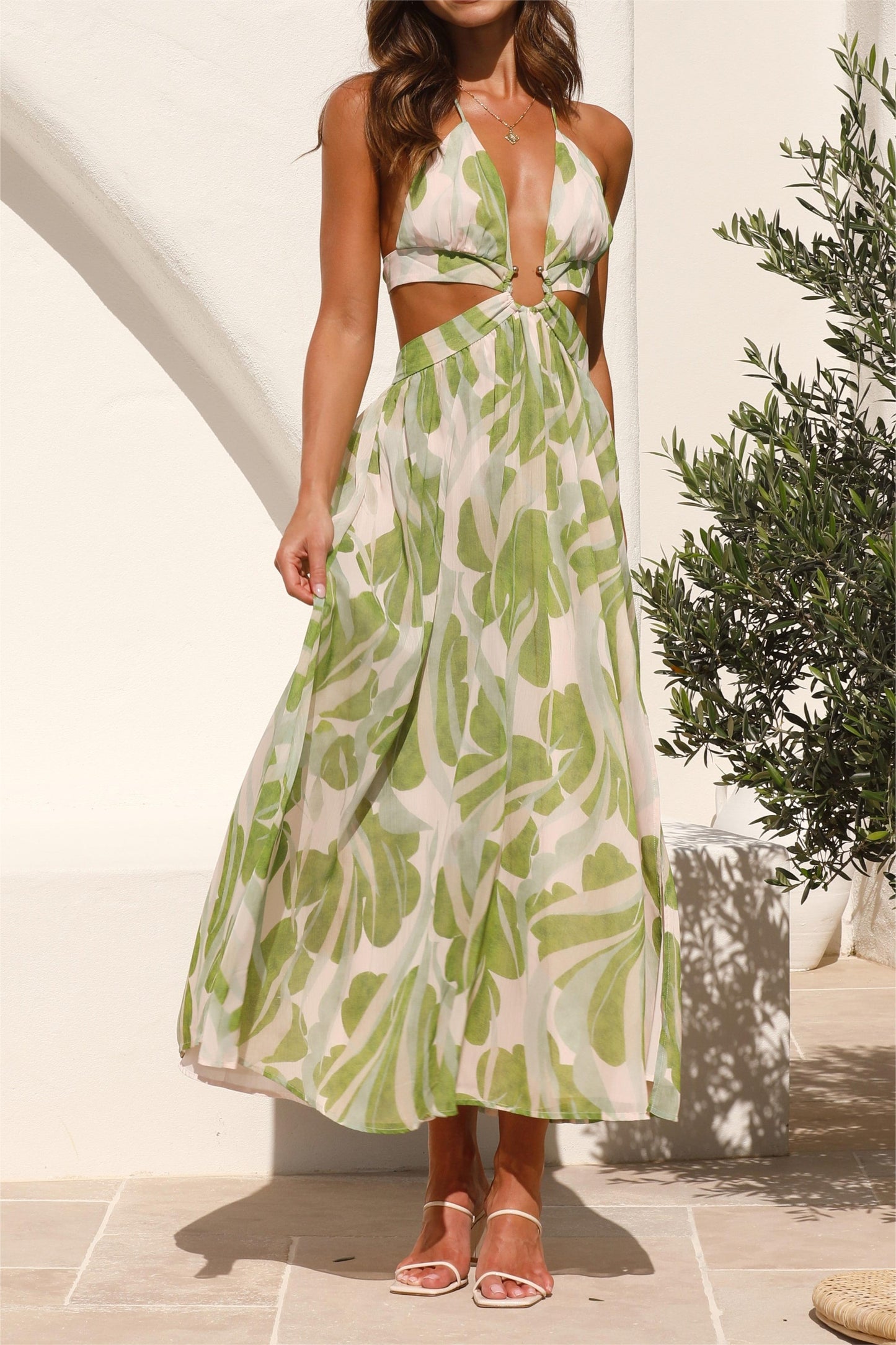 Gracefully Styled Dress for Any Occasion
