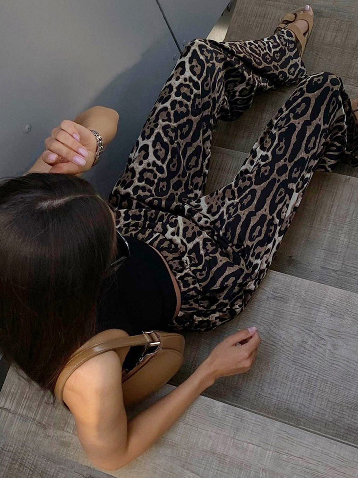 Effortlessly Elegant Pants with a Timeless Design