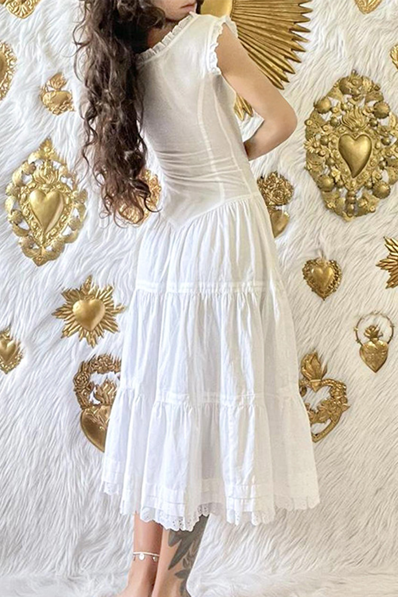 Effortlessly Elegant Dress with a Timeless Design