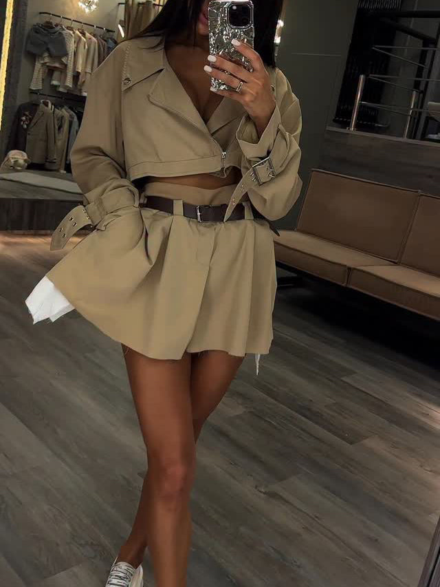 Well Tailored Coat with a Graceful Silhouette