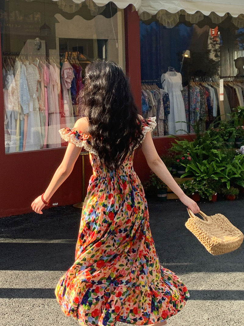 Beautifully Finished Dress in a Timeless Design