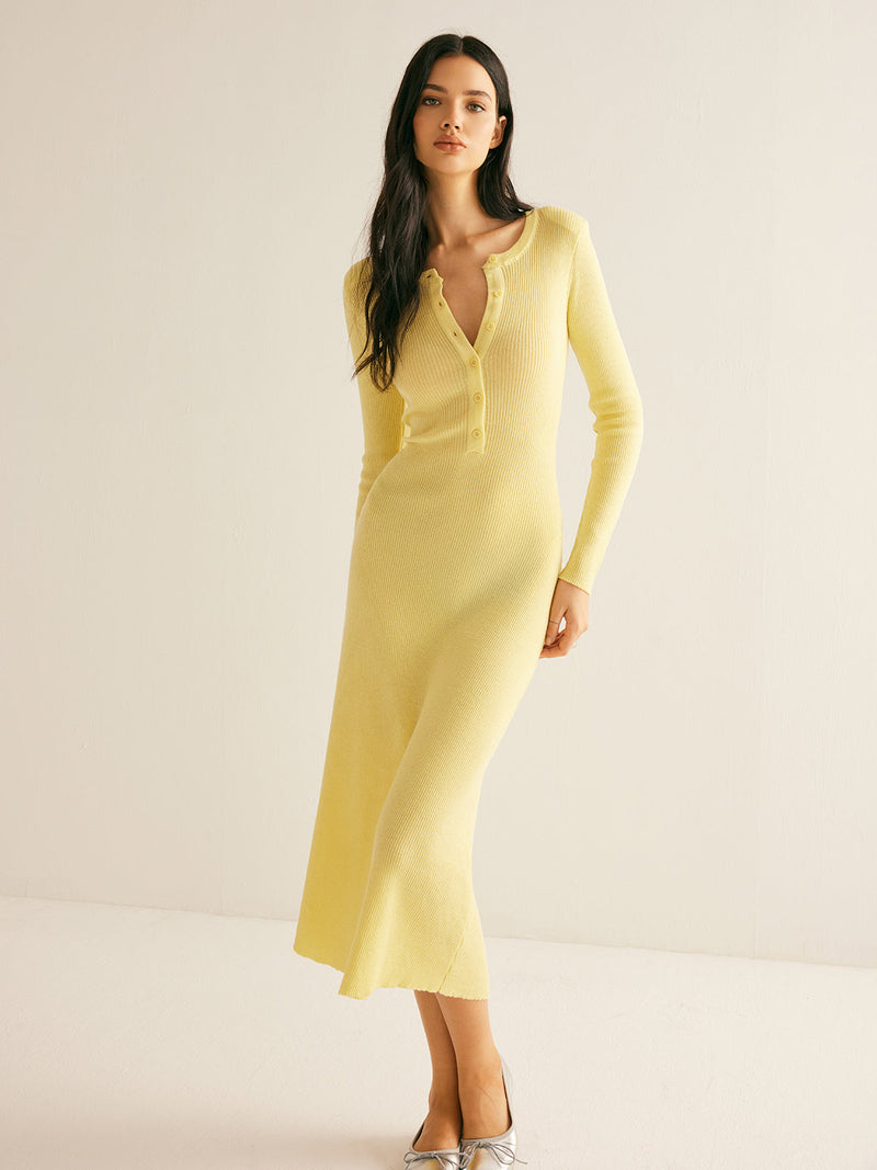 Well Tailored Sweater with a Graceful Silhouette