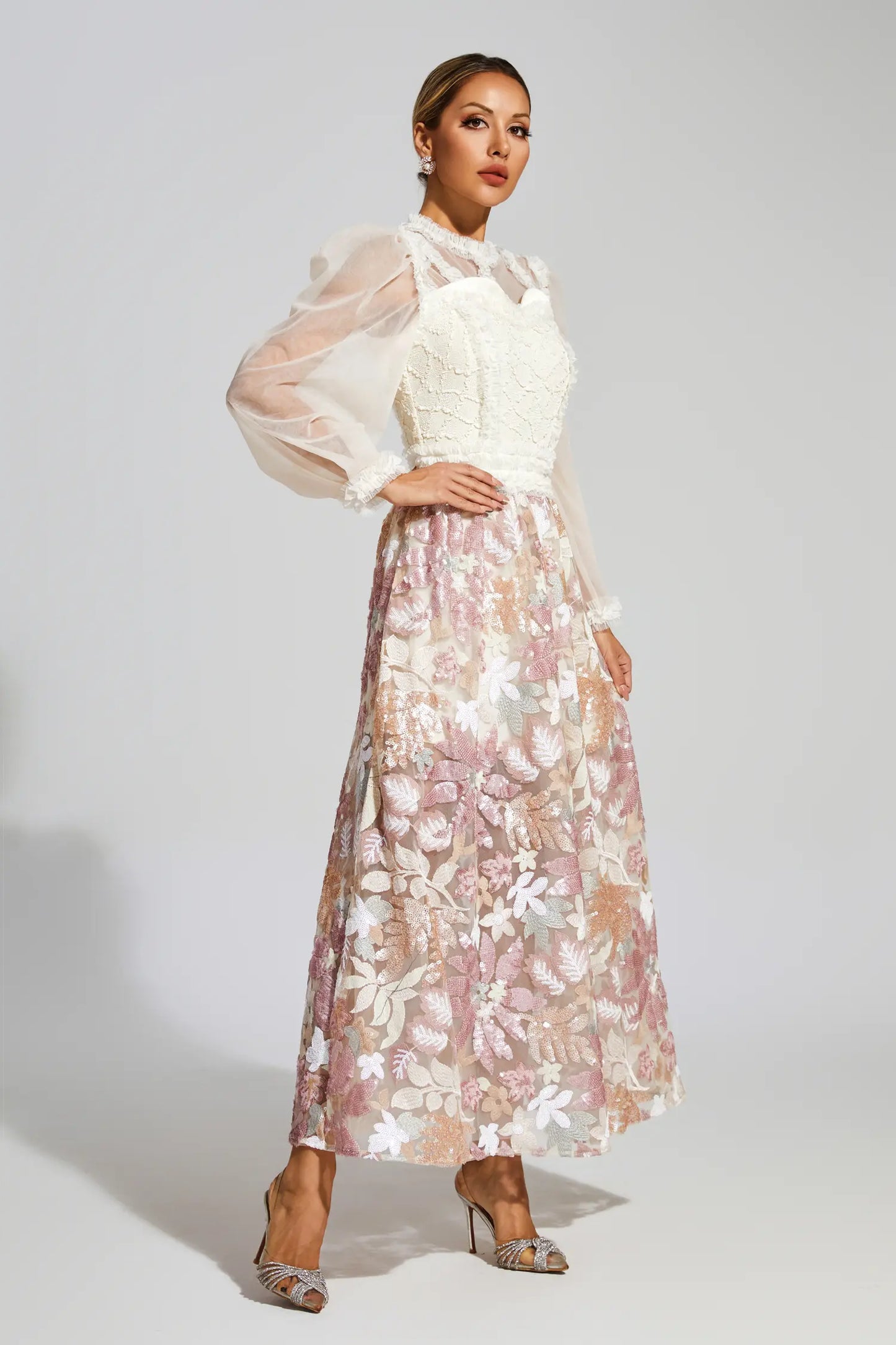 Well Tailored Dress with a Graceful Silhouette