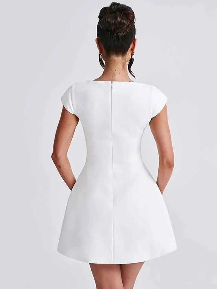 Well Tailored Dress with a Graceful Silhouette