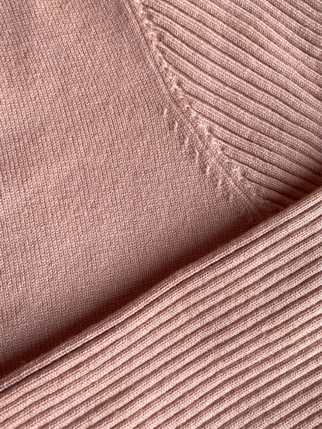 Effortlessly Elegant Sweater with a Timeless Design