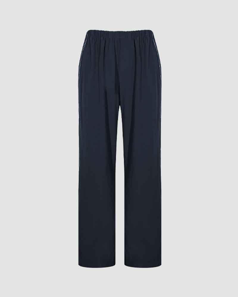Well Tailored Pants with a Graceful Silhouette