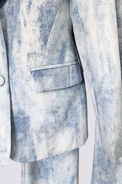 Beautifully Finished Garment in a Timeless Design