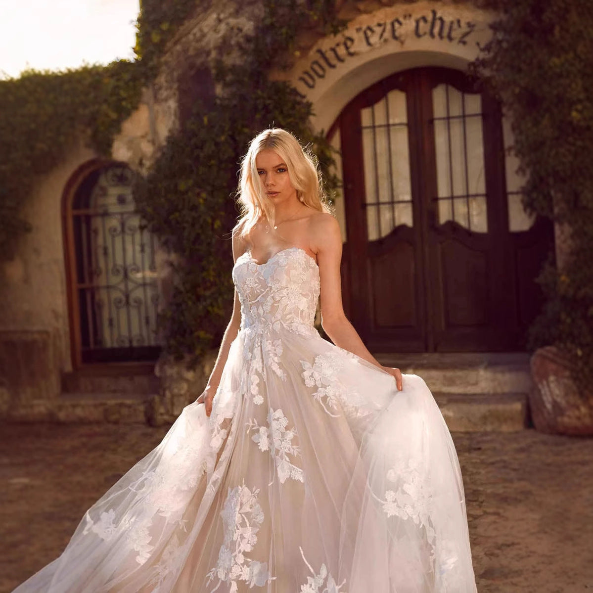 Beautifully Finished Dress in a Timeless Design
