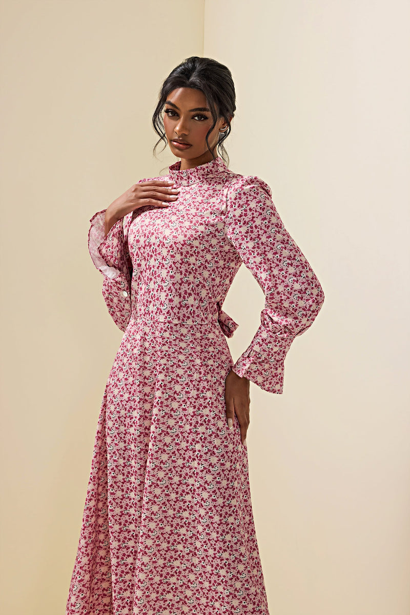 Beautifully Finished Dress in a Timeless Design