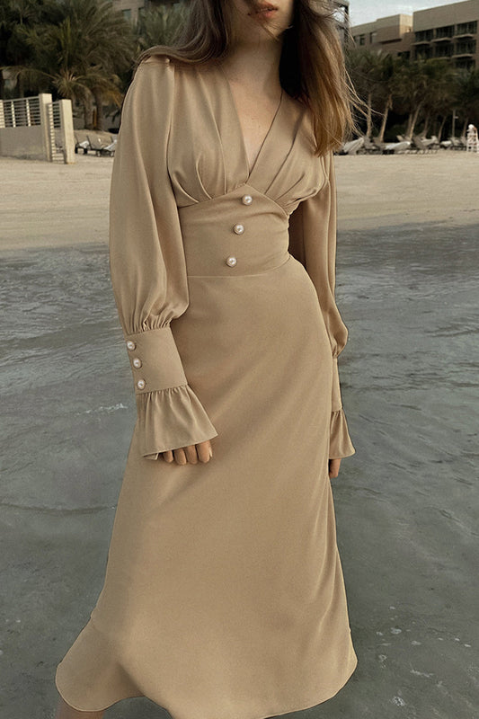 Well Tailored Dress with a Graceful Silhouette