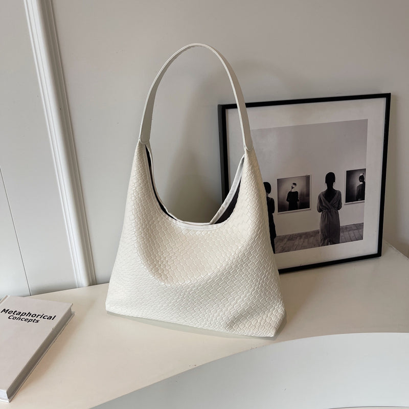 Polished Bag with an Effortless Classic Look
