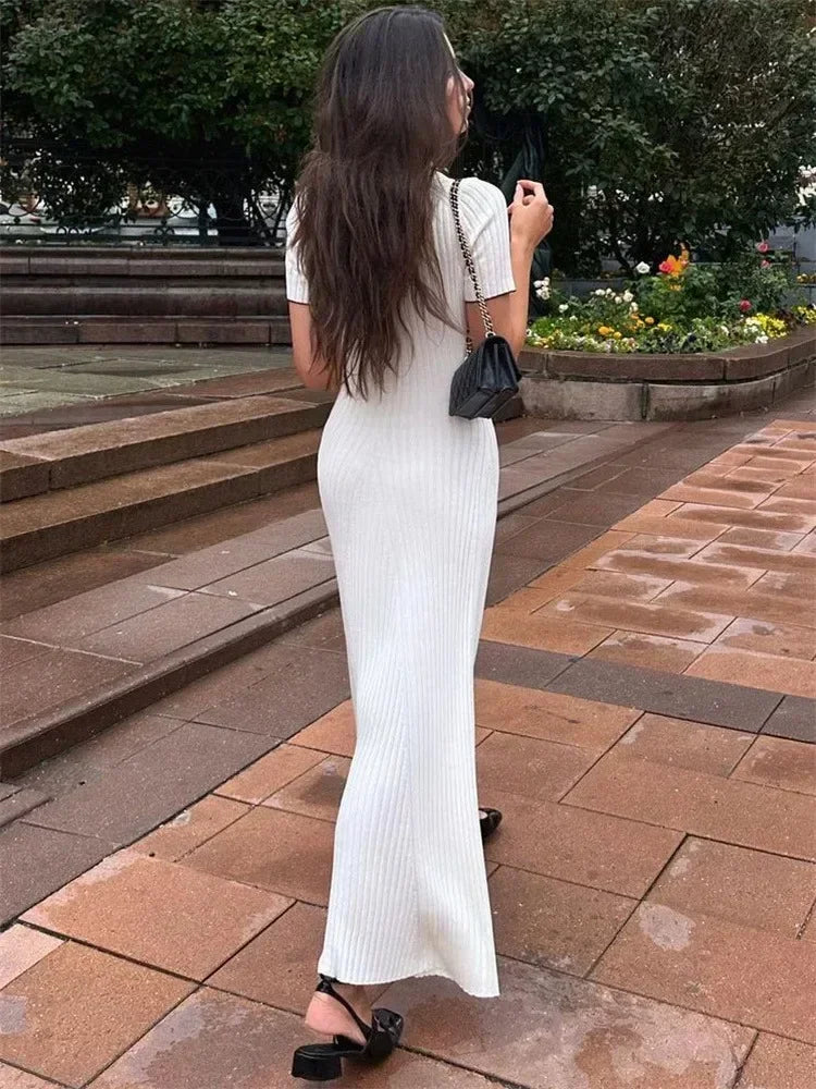 Beautifully Finished Dress in a Timeless Design