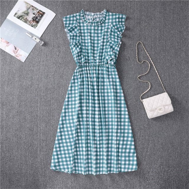 Beautifully Finished Dress in a Timeless Design