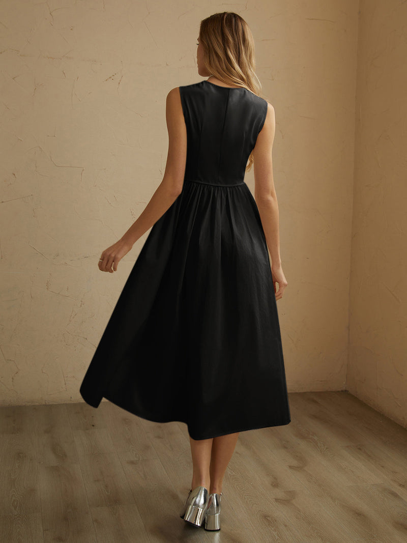 Beautifully Finished Dress in a Timeless Design