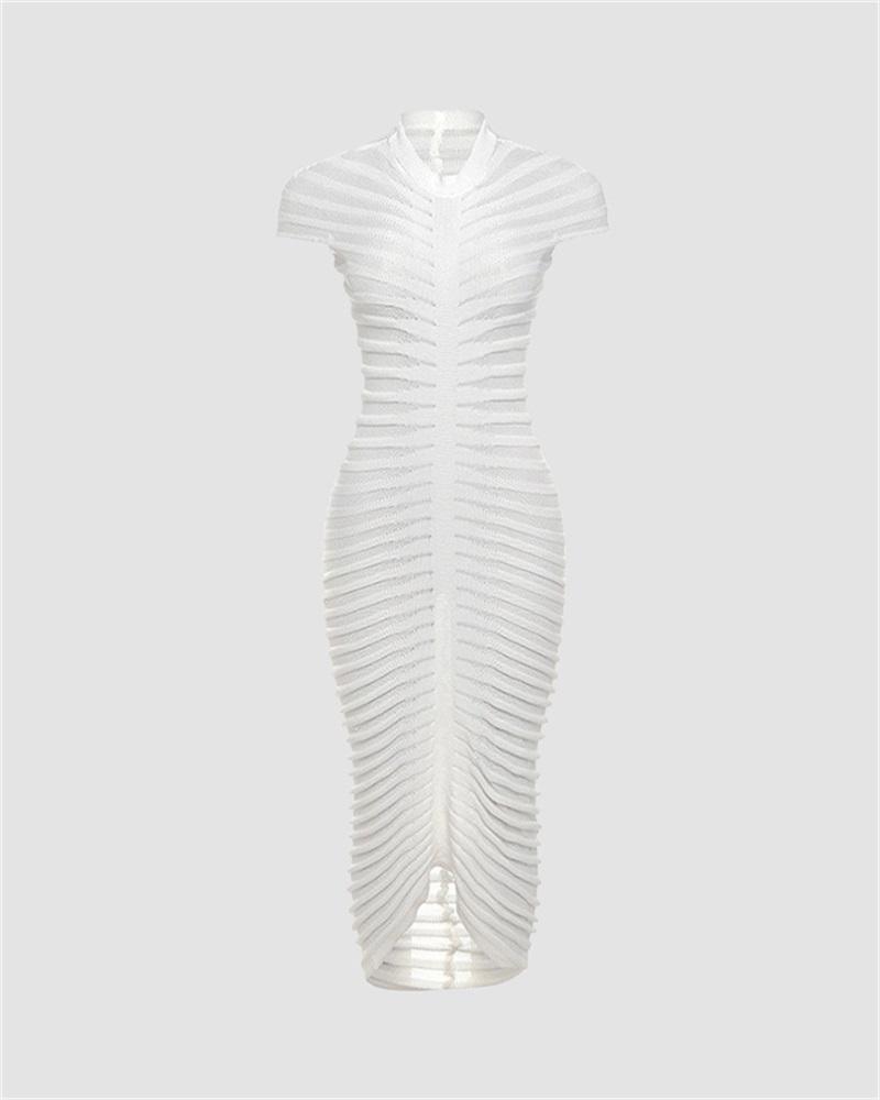 Well Tailored Dress with a Graceful Silhouette