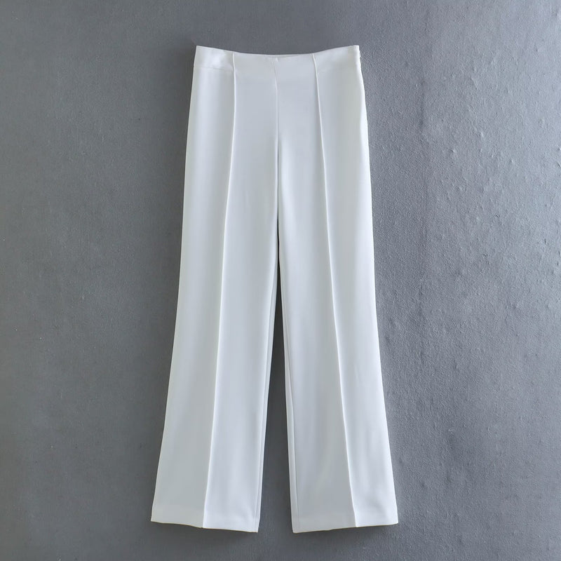 Effortlessly Elegant Pants with a Timeless Design