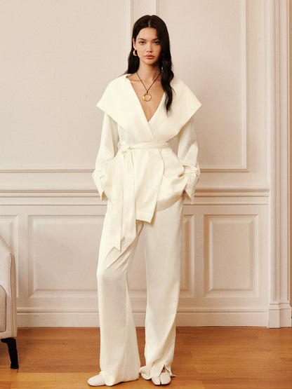 Effortlessly Elegant Pants with a Timeless Design