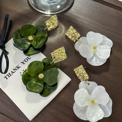 Romantic Silver Earring for Special Moments