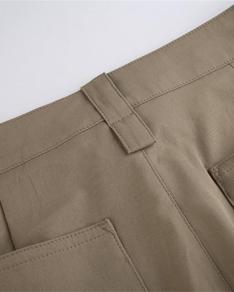 Effortlessly Elegant Pants with a Timeless Design