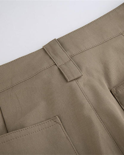 Effortlessly Elegant Pants with a Timeless Design