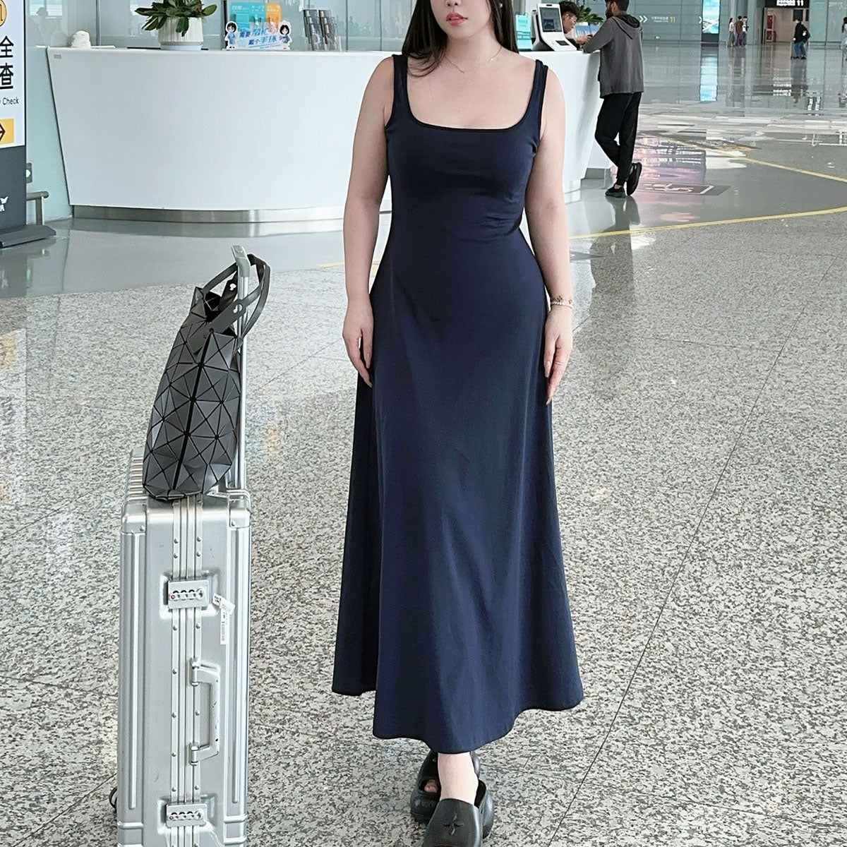 Well Tailored Dress with a Graceful Silhouette