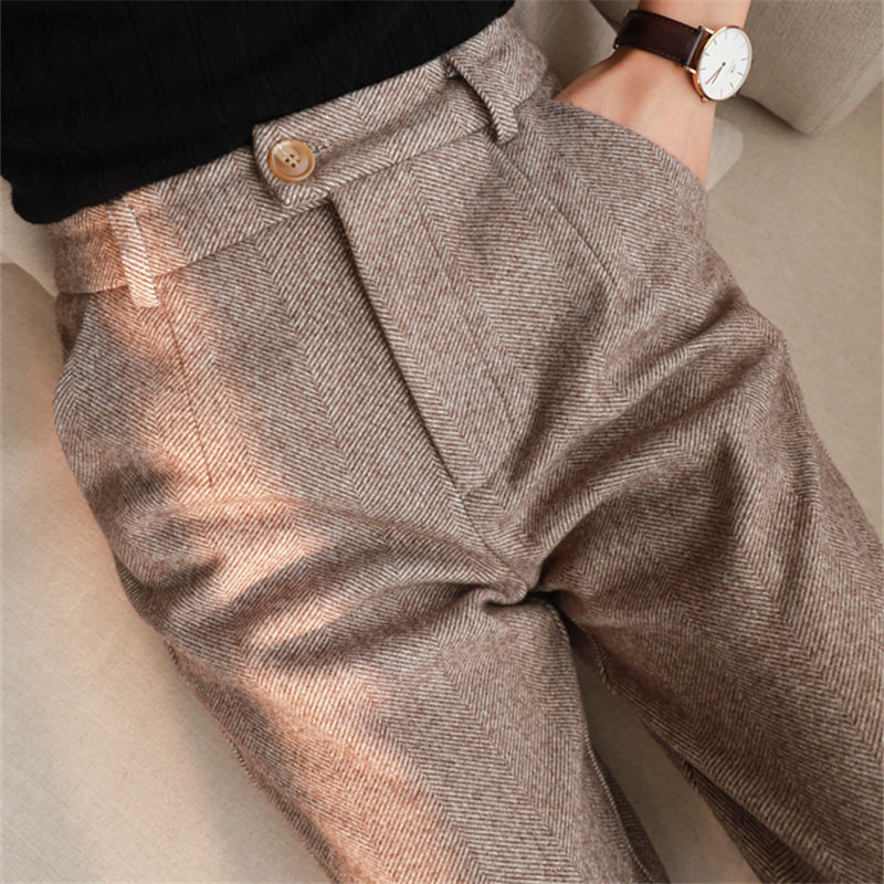 Well Tailored Pants with a Graceful Silhouette