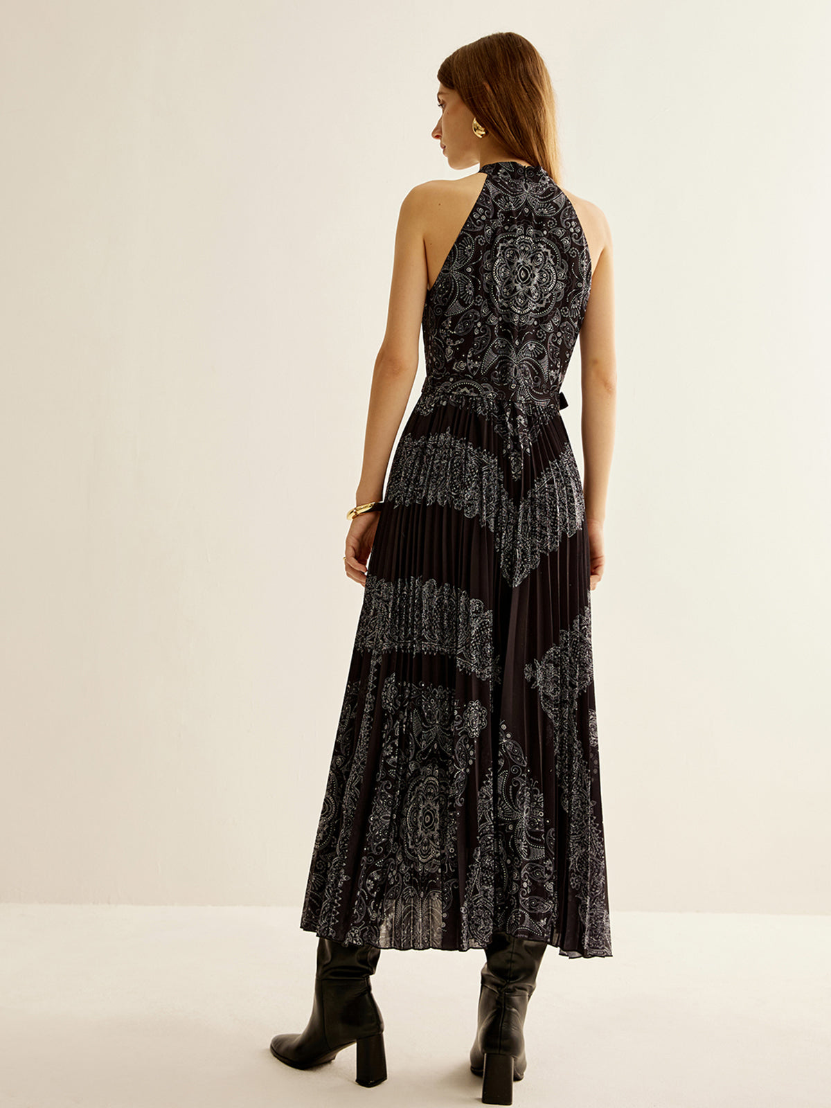 Sophisticated Dress with a Clean Classic Look