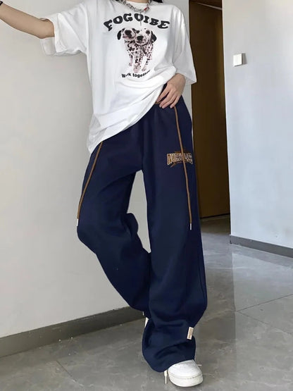Effortlessly Elegant Pants with a Timeless Design