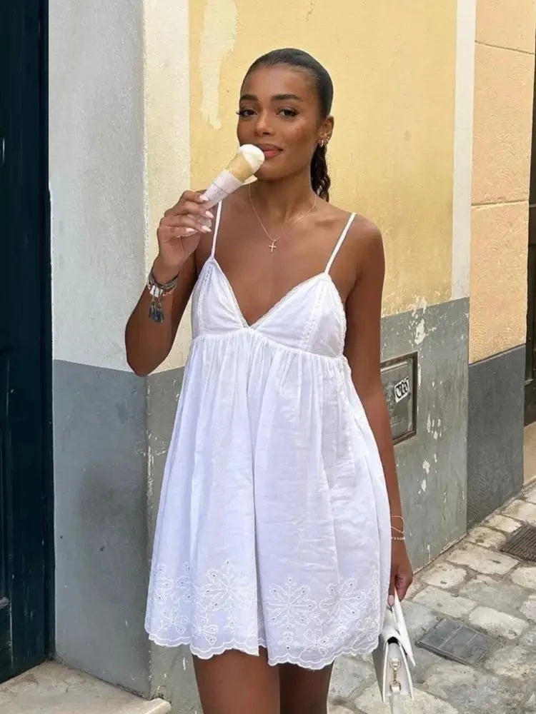 Beautifully Finished Dress in a Timeless Design